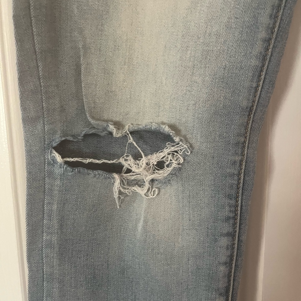 AE Distressed Light Blue Jeans - Picture 2 of 9
